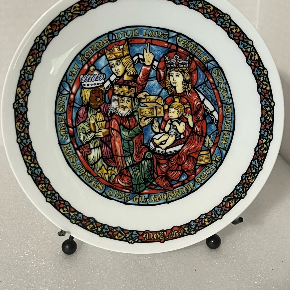Decorate Plate by Noel Vitrail